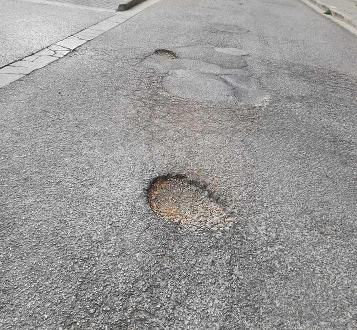 «Territorio pieno di buche, ormai sono state adottate» 