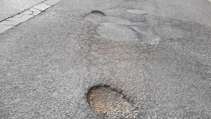 «Territorio pieno di buche, ormai sono state adottate»