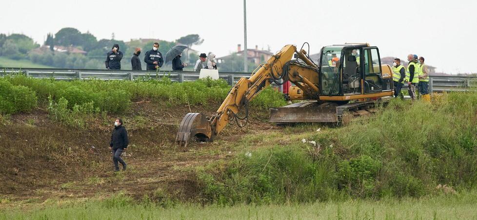 Teli da discarica stesi per 200 metri contro le contaminazioni del Keu 