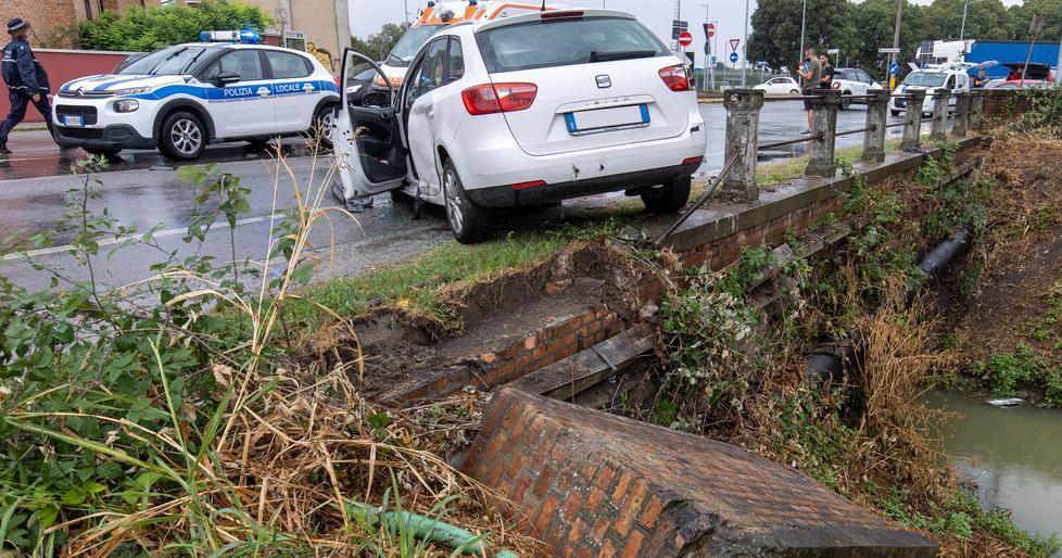 Scontro tra auto con ferito