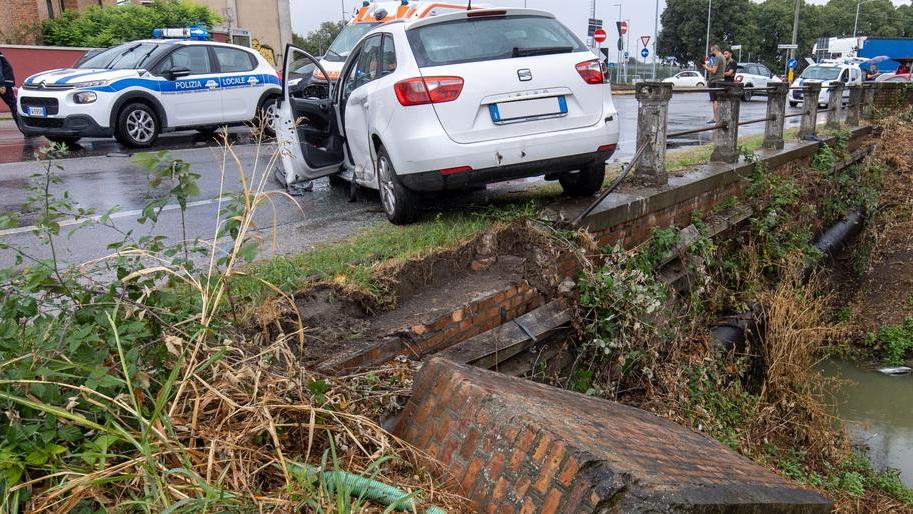Scontro tra auto con ferito