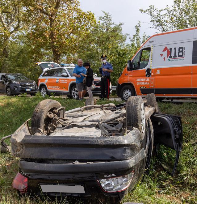 Perde il controllo dell’auto Un ferito