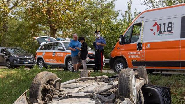 Perde il controllo dell’auto Un ferito