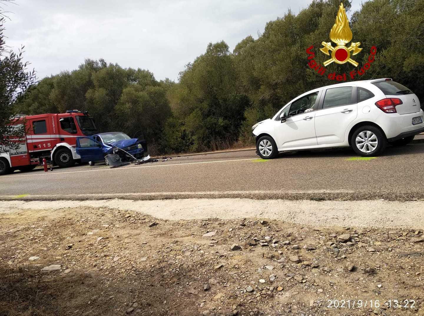 Punto da un’ape perde il controllo dell’auto 