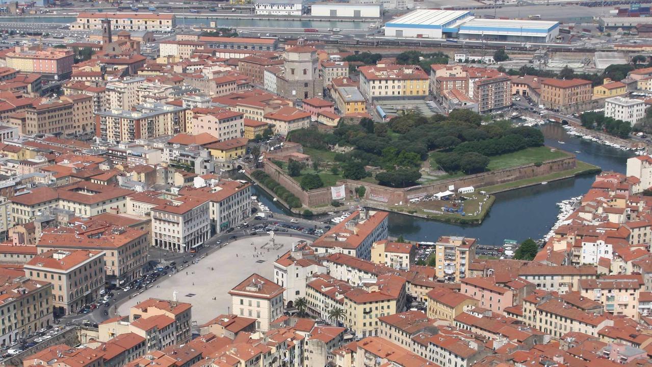 Piazza della Repubblica, piazza Garibaldi e la zona di piazza dei Mille viste dall’alto: è la zona dove le case costano meno in città (Archivio Pentafoto)