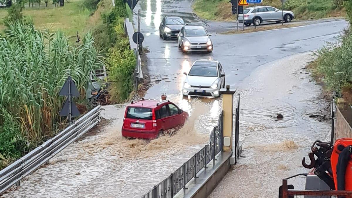 Strade della Lunigiana invase da fango e detriti