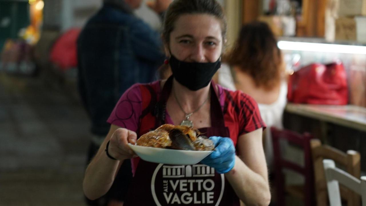 Il derby a tavola con Pisa, gli influencer e tanto gusto: è il Cacciucco Pride bellezza
