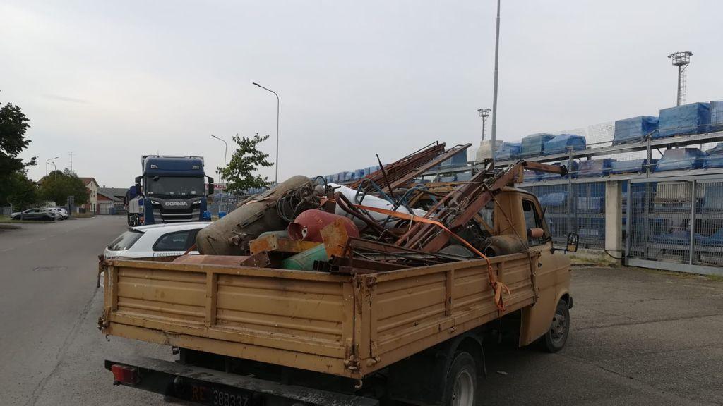 Rubiera, trasportano rifiuti ferrosi e bombole vuote di gas senza autorizzazioni: sanzionati