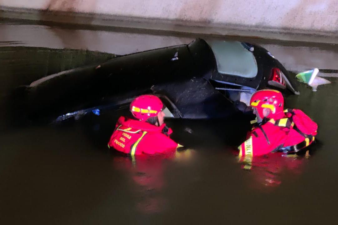 Scontro tra due auto, quattro i feriti