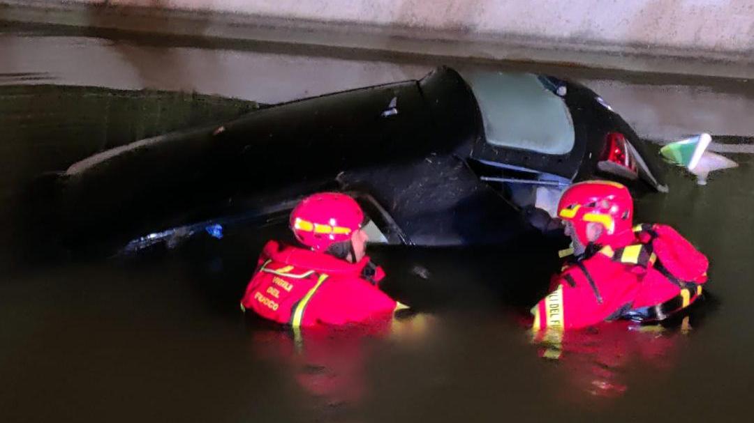 Scontro tra due auto, quattro i feriti