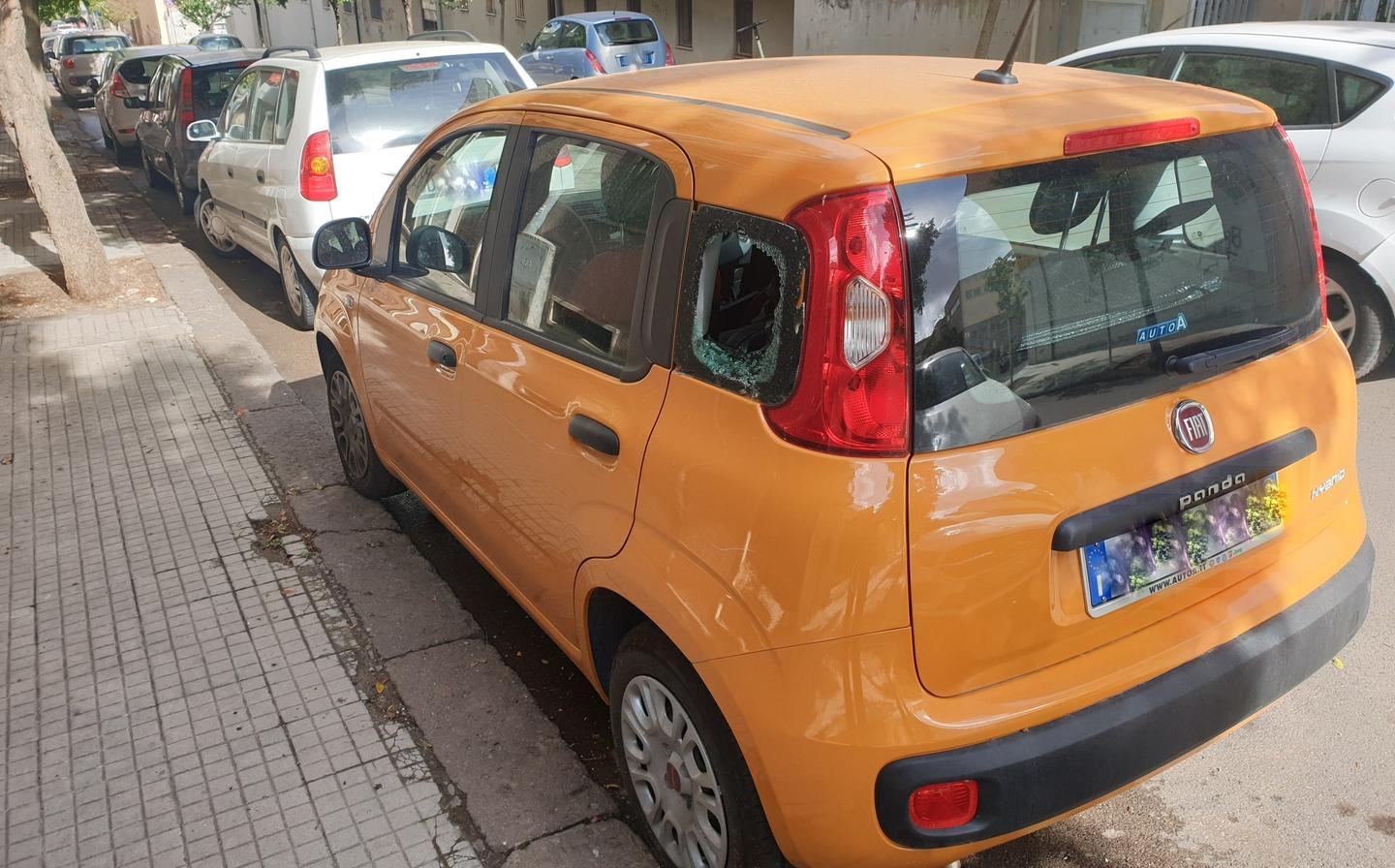 Sassari, danneggiate dodici auto: caccia al vandalo seriale 