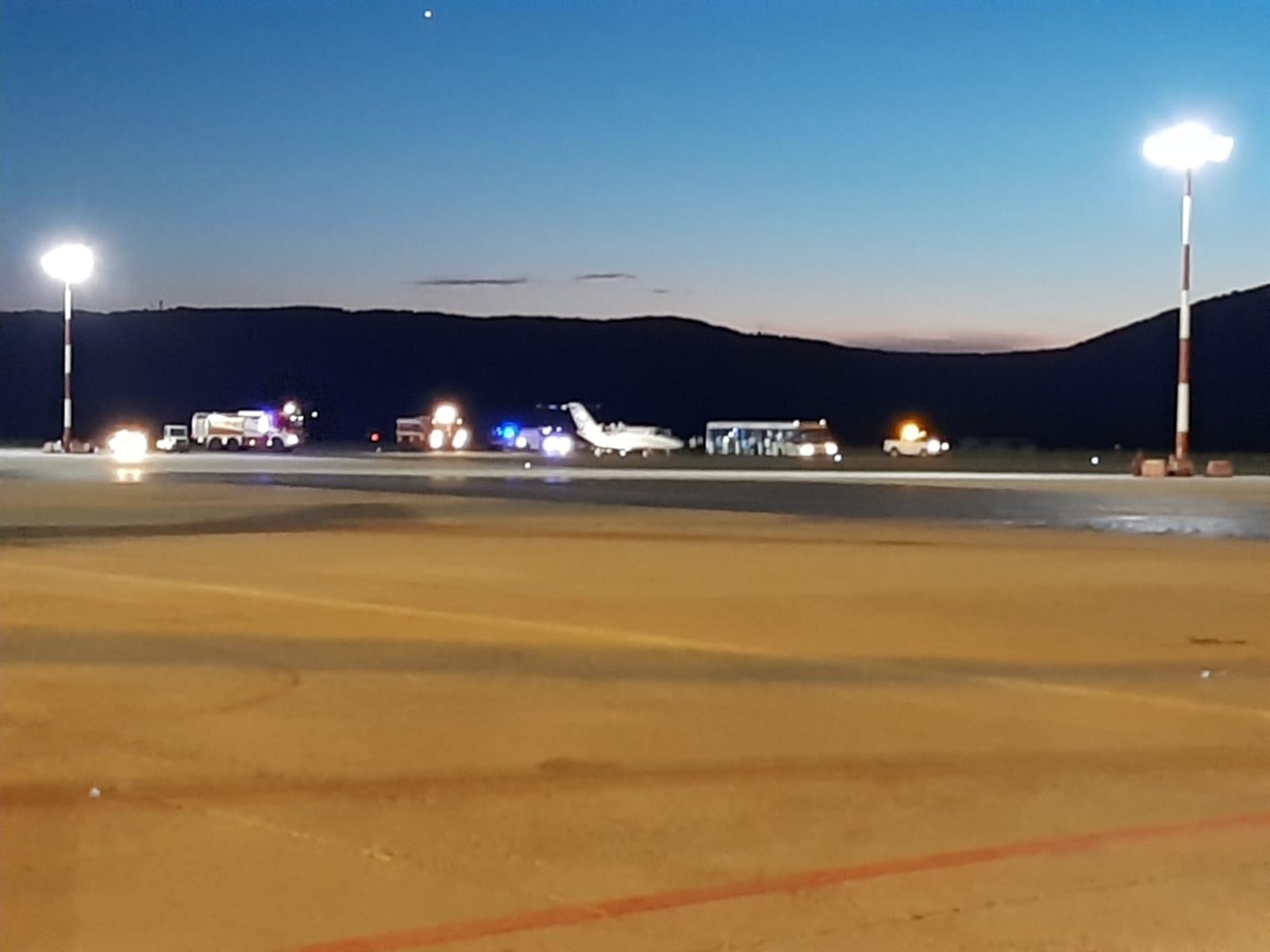 Alghero, atterraggio d'emergenza all'aeroporto per un principio di incendio a bordo