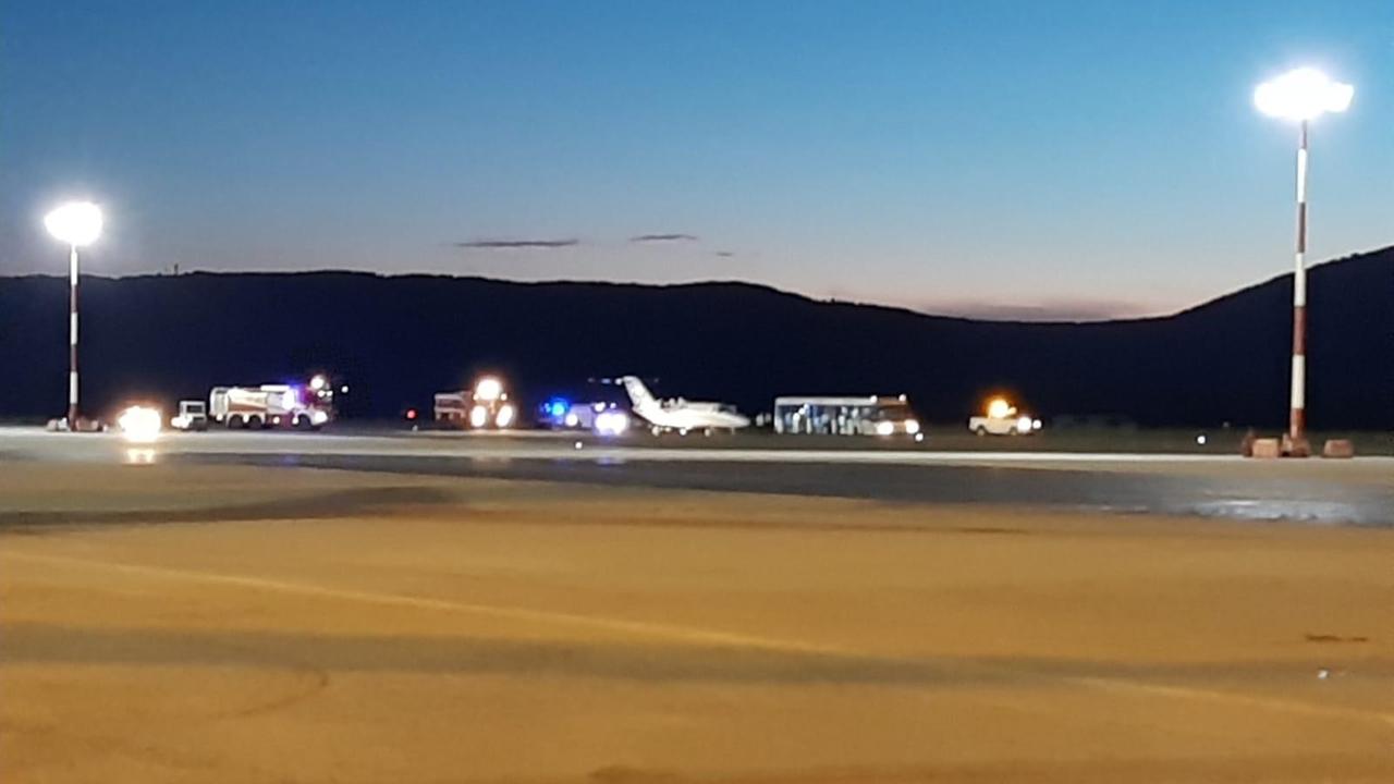 Alghero, atterraggio d'emergenza all'aeroporto per un principio di incendio a bordo