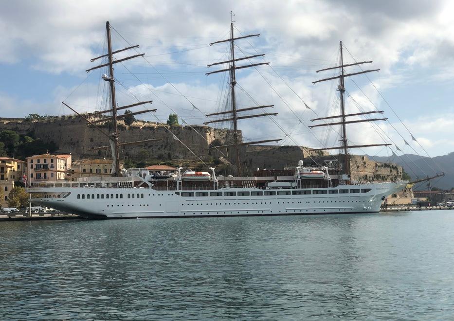 La “Sea cloud spirit” all’Elba
