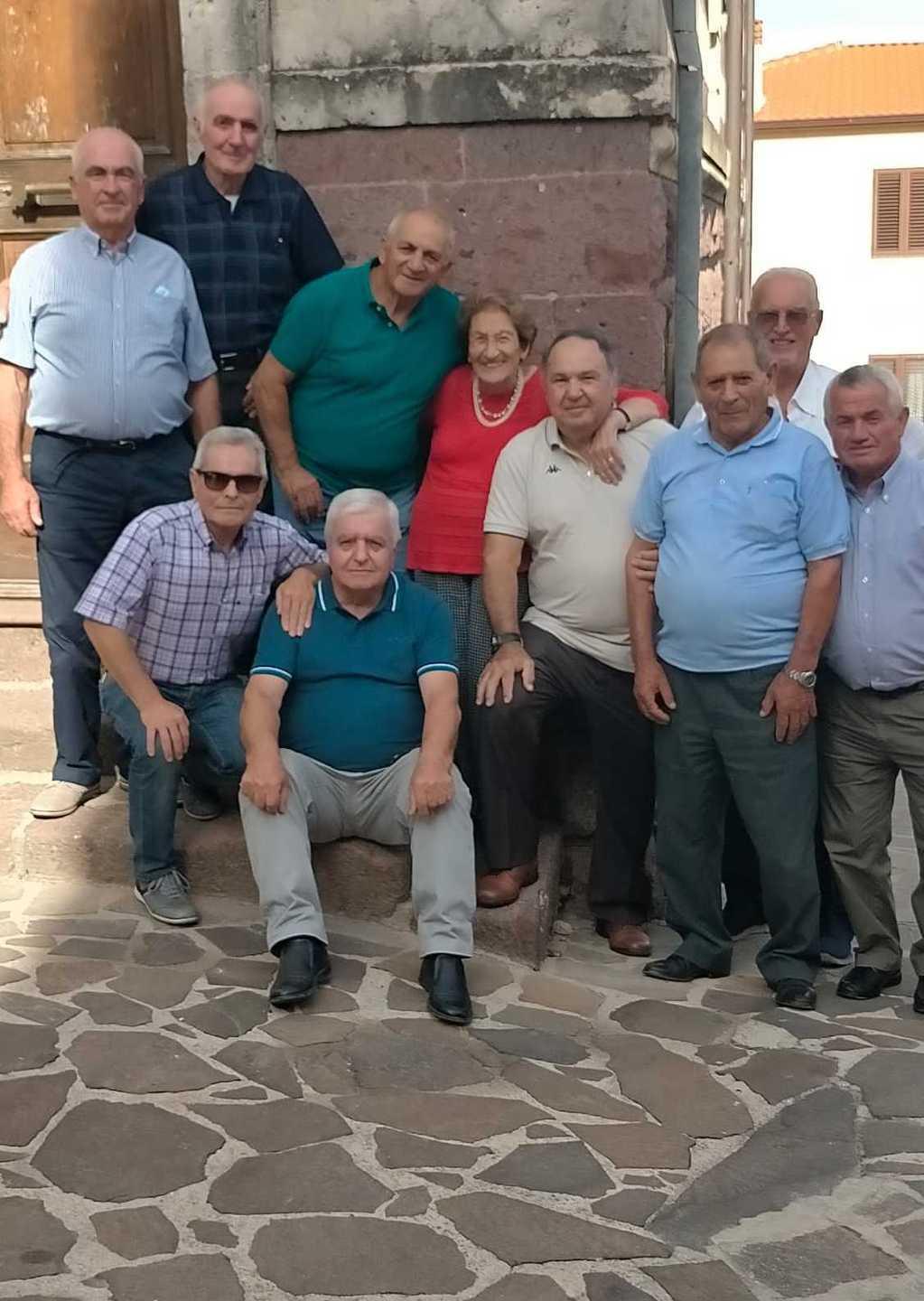 Alunni incontrano la loro maestra dopo 69 anni dalle elementari 