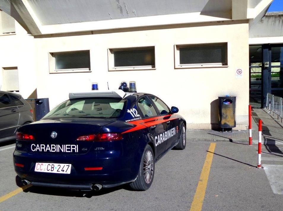 Sassari, ferita con un coltello vagava per strada: soccorsa dai carabinieri 