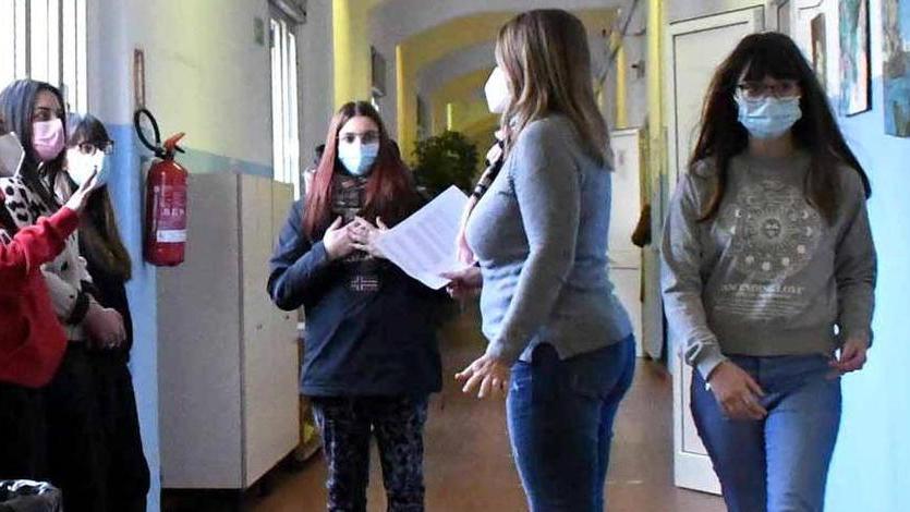 Scuole, studente positivo al test rapido