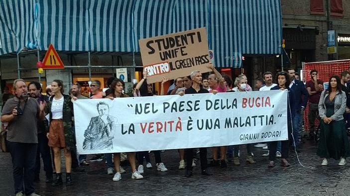 No green pass al governo: «Pagherete tutto e caro»