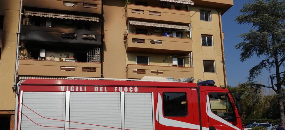 Muore dopo una settimana di agonia la pensionata rimasta ustionata nell'incendio a Marina di Pietrasanta 