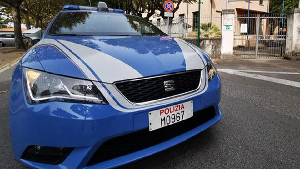 Scambio di droga dall’auto arrestata una spacciatrice 