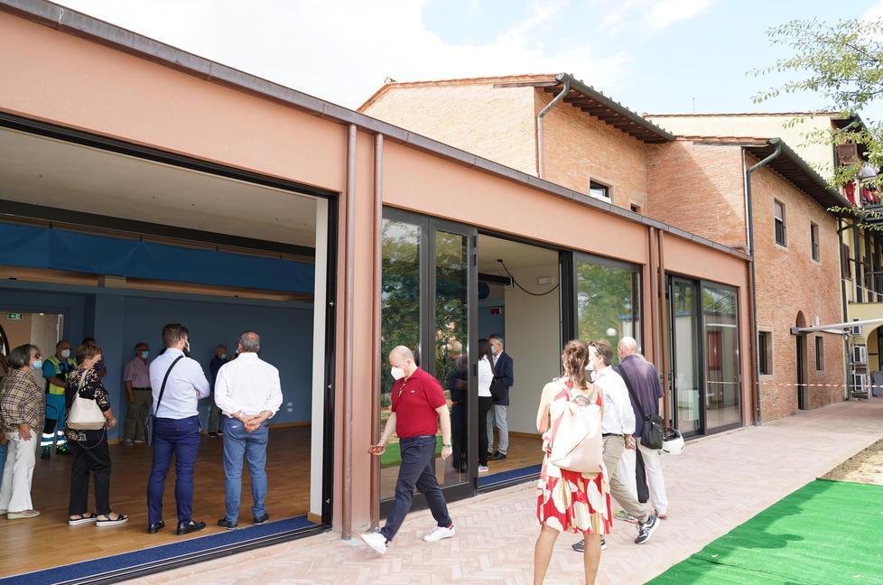 L'inaugurazione della sala polivalente nella rsa Villa Sorriso a Pontedera