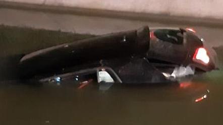 Scontro tra due auto, ferite una mamma e le sue due bambine