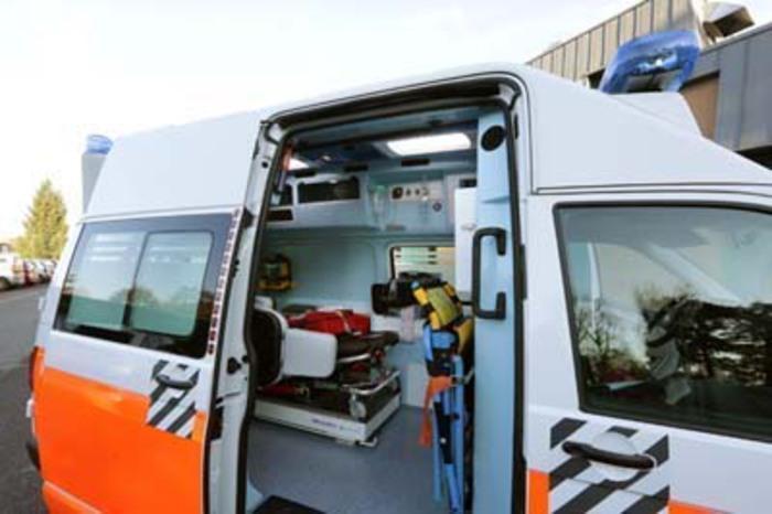 Mirandola Con l'auto dentro un fossato: muore 36enne