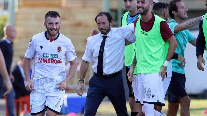 Rosafio soddisfatto dopo aver segnato il gol del vantaggio