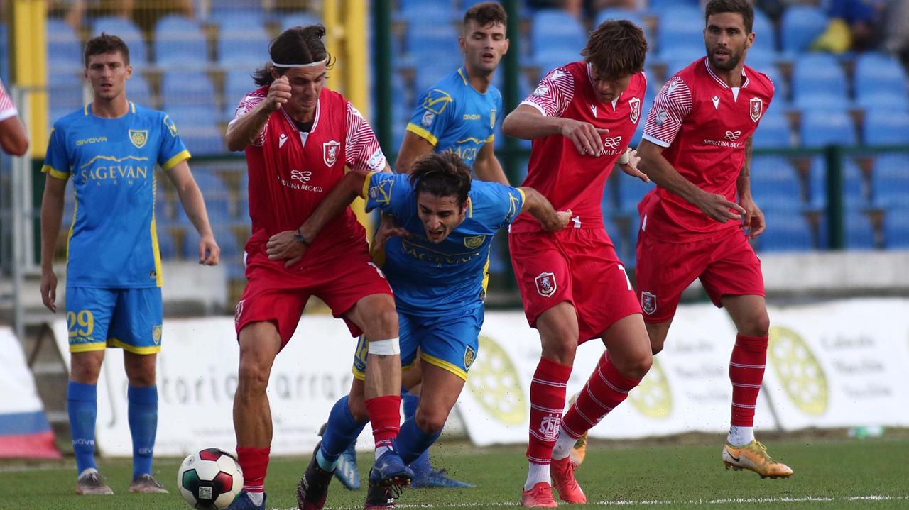 Carrarese-Grosseto 2-1, i ragazzi di mister Di Natale portano a casa la vittoria