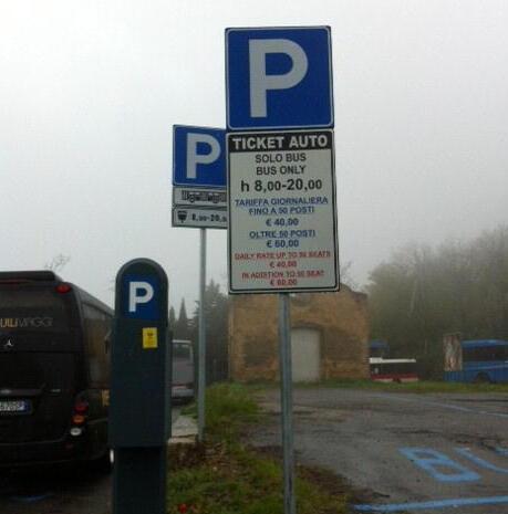 «Il bus pernotta qui» biglietti fai da te per non pagare 