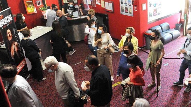 Cinema, la ripresa viaggia a rilento tra Green pass e l’incubo Netflix