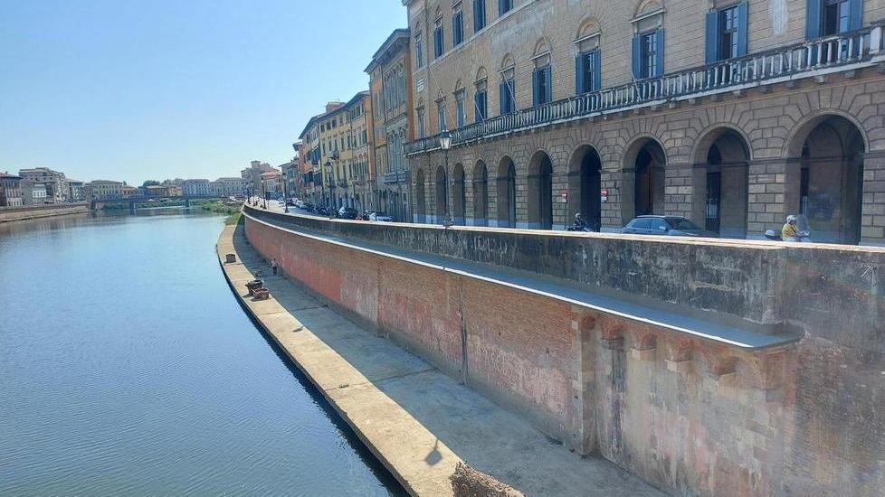 Lungarno, in corso la sistemazione dei camminamenti