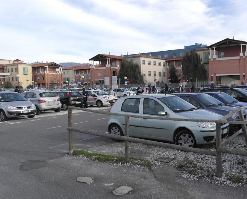 Parcheggi dell’ospedale, i dipendenti dovranno pagare 