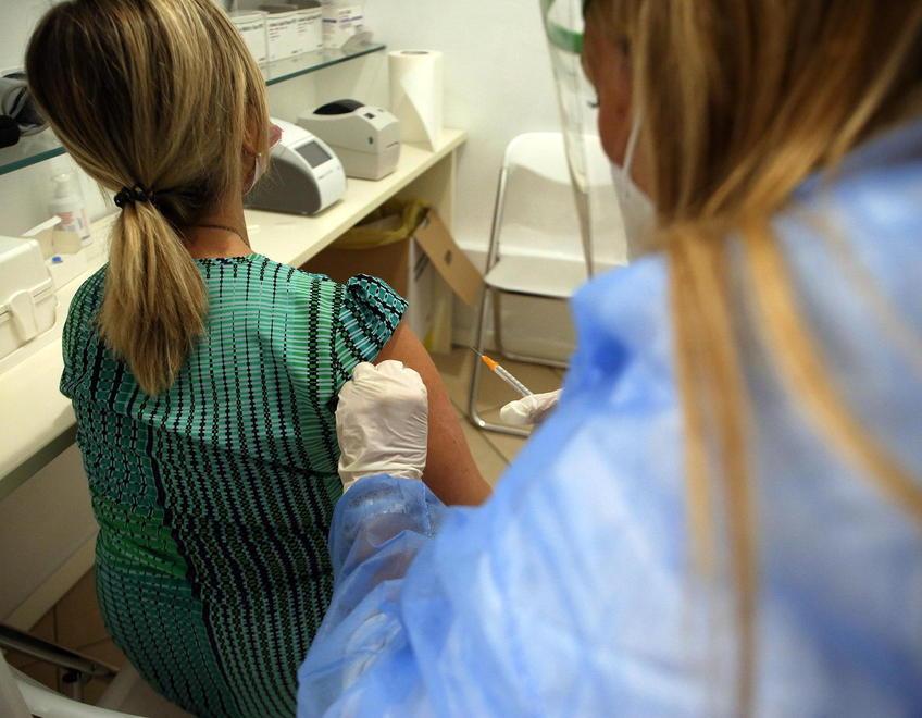 Già 1.500 i cittadini che si sono vaccinati nelle farmacie private 