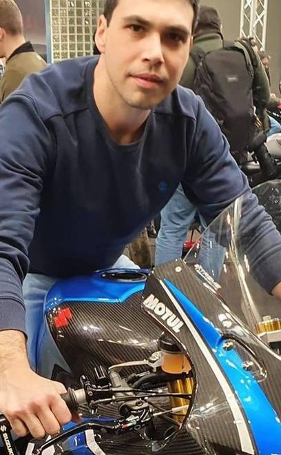 Palloncini bianchi in cielo e rombo di motori per il saluto a “Pesce” 