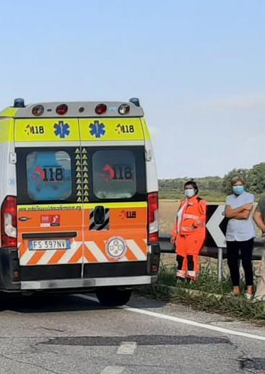 Donna accusa un malore e muore in ambulanza