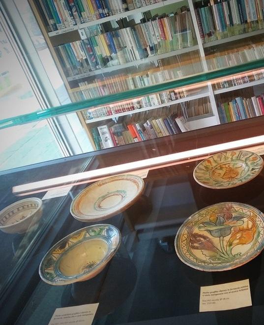L’archeologia arriva in biblioteca con le ceramiche di Borzano 