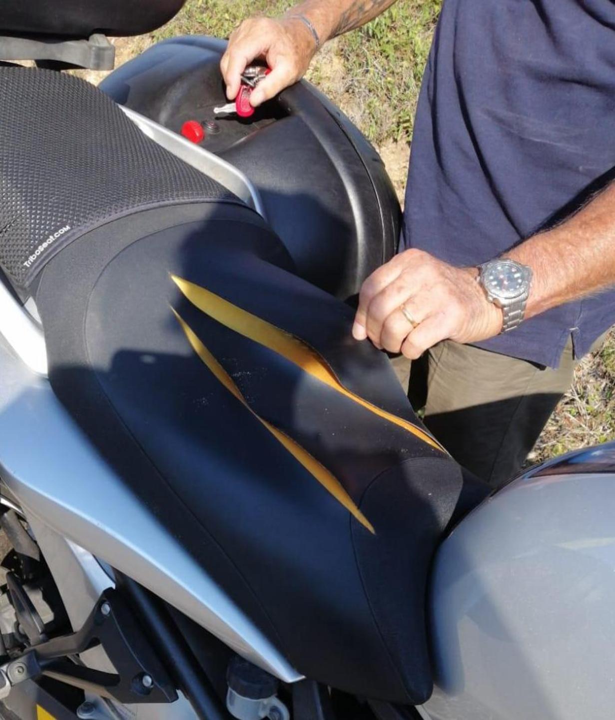 Nell’isola scatta l’allarme vandali tagliuzzati i sedili di alcune moto