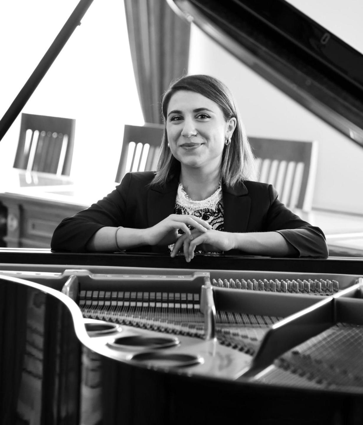 Giulia Di Fraja realizza un sogno «Lezioni di piano ai bambini» 