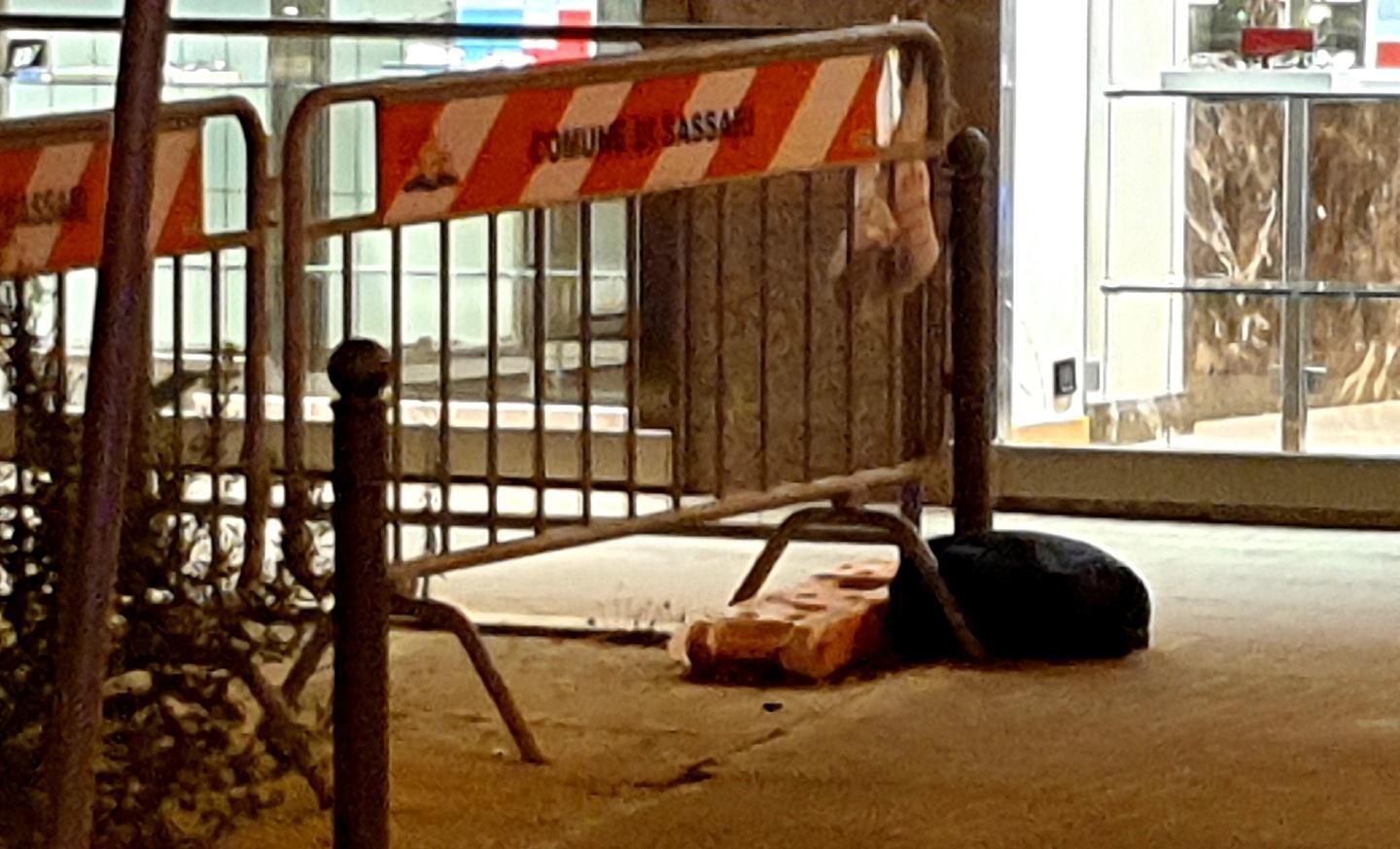 Allarme bomba per uno zainetto