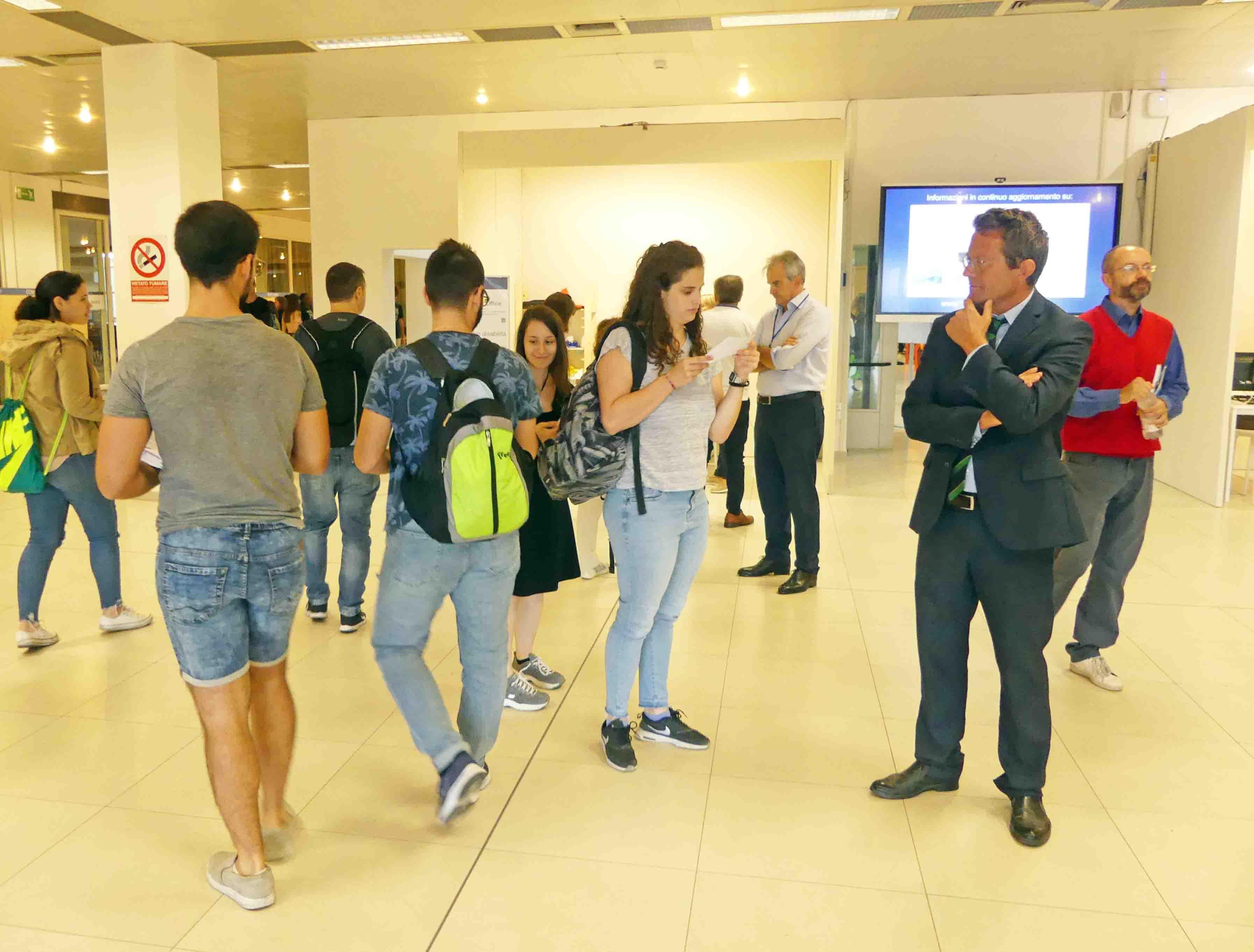 «Basta lezioni on line», protestano gli studenti 