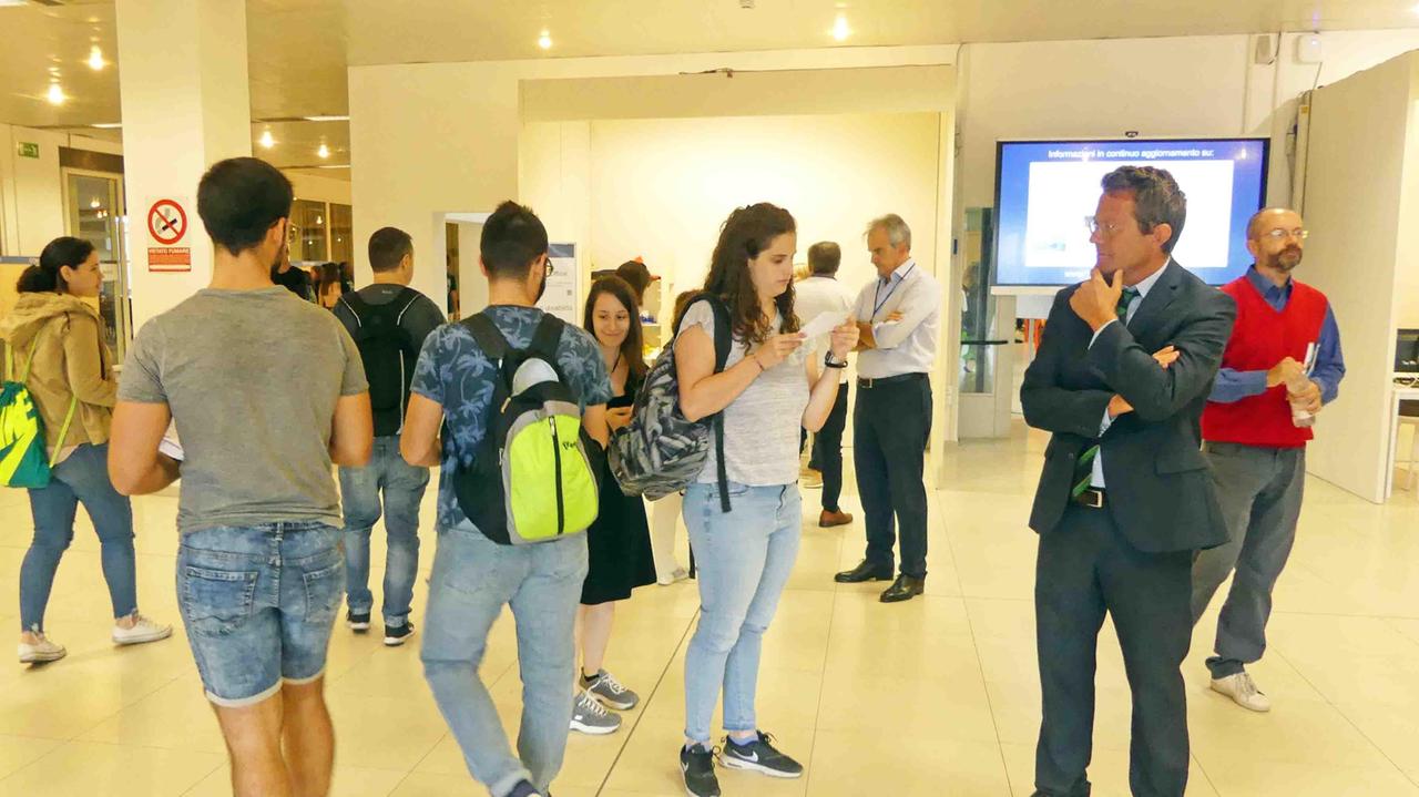 «Basta lezioni on line», protestano gli studenti