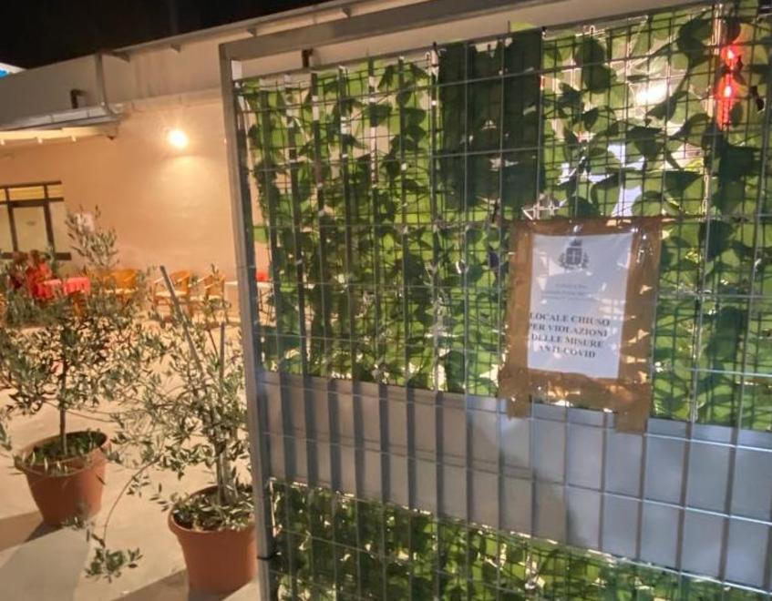 L’ingresso del circolo Arci a Pisanova dopo la chiusura per violazione delle norme anti Covid