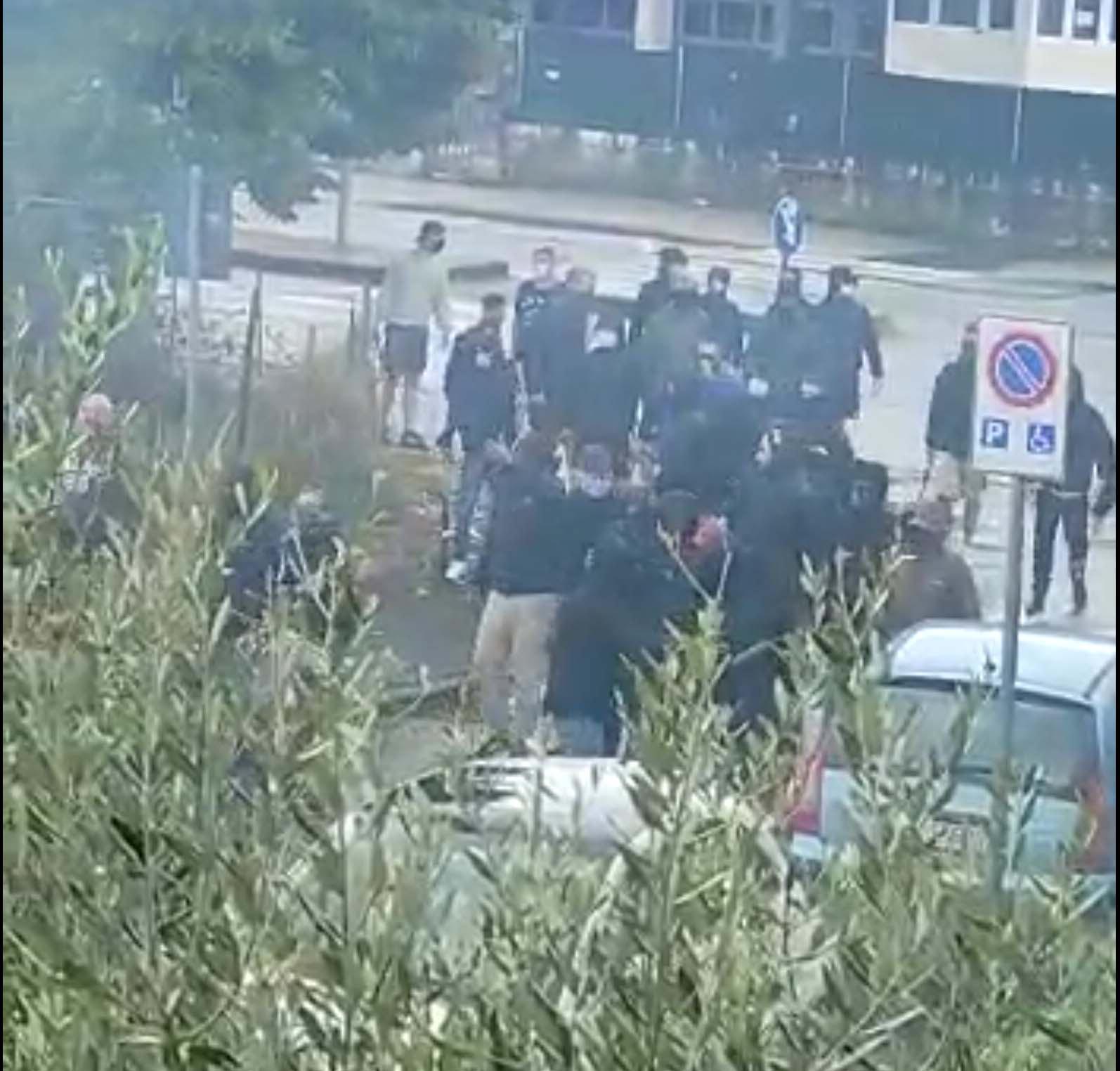 Arrestati dieci ultras per la rissa ad Avenza - Video