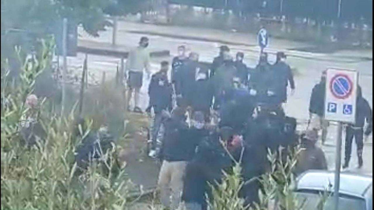 Arrestati dieci ultras per la rissa ad Avenza - Video