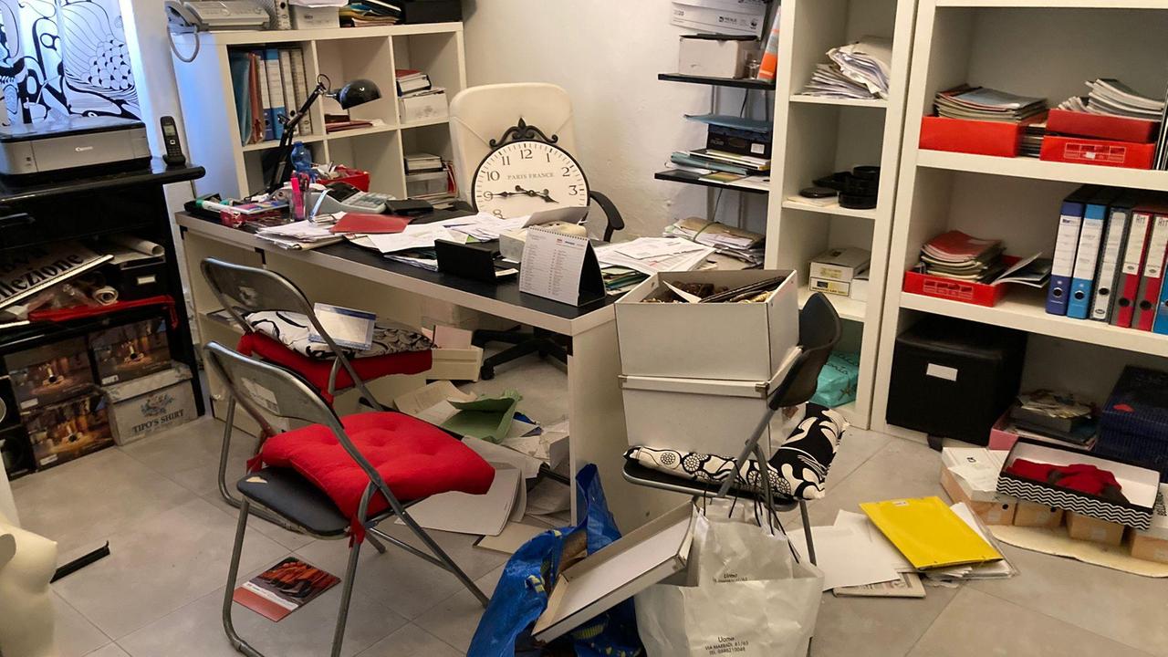 Rapina da Martinelli in via Ricasoli: picchiata la titolare del negozio, ladro in fuga