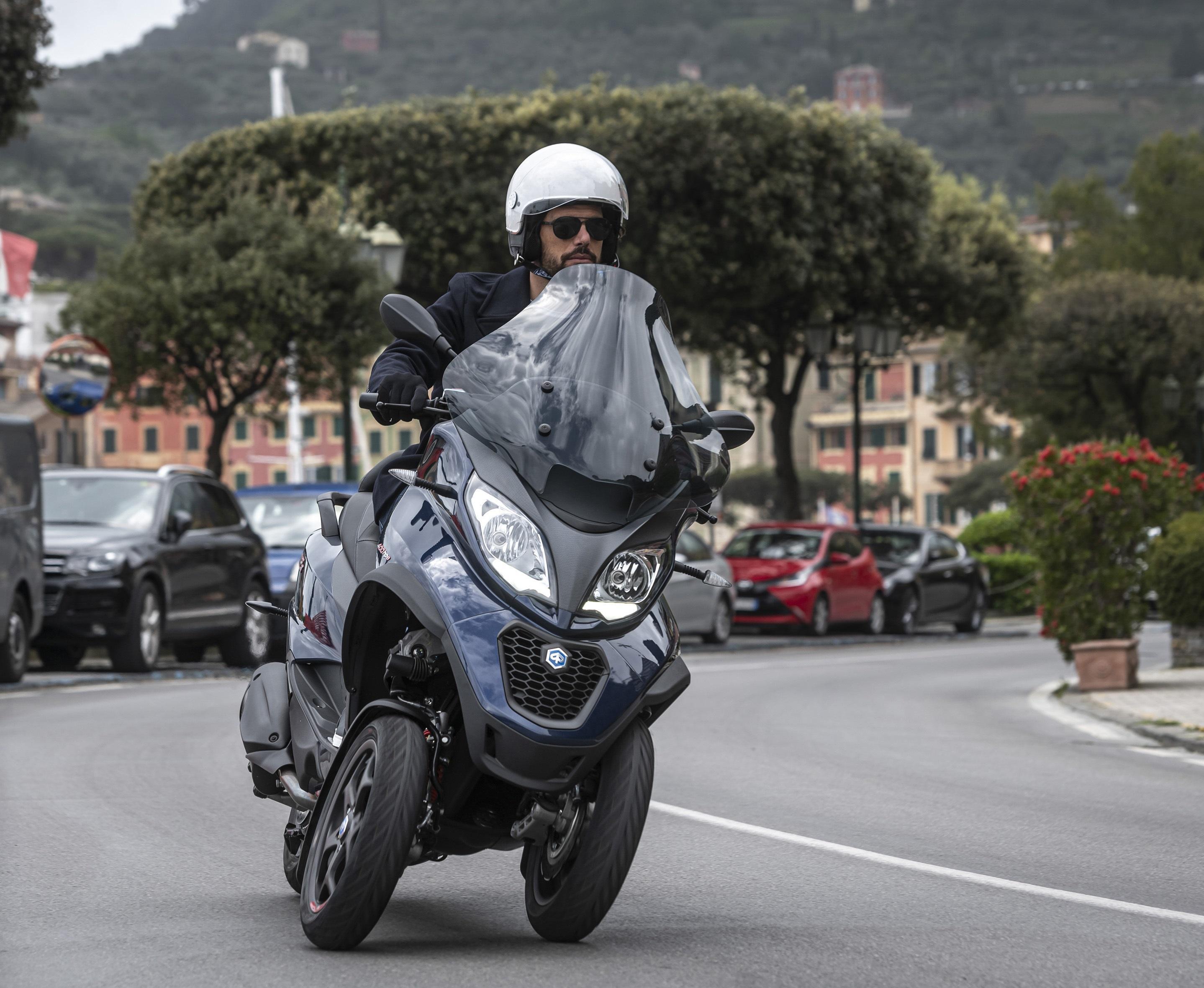 Uno scooter Piaggio MP3