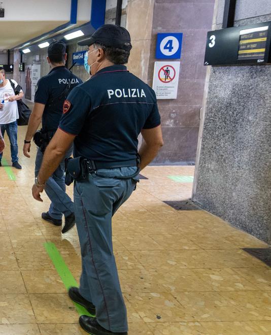 Incastrato dalle telecamere Pusher bloccato in stazione 