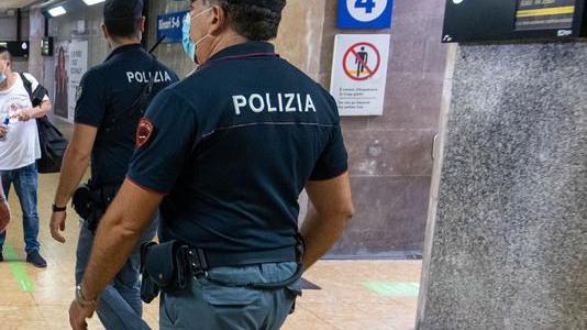 Incastrato dalle telecamere Pusher bloccato in stazione