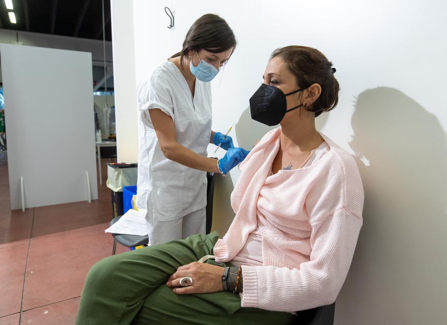Terza dose, ieri le prime 77 iniezioni a Ferrara
